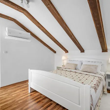 Holiday home Lovely In Krkovic *