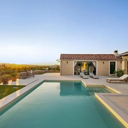 Lovely In Krkovic 度假居