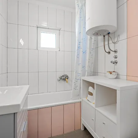 Lovely In Krkovic 度假居 *