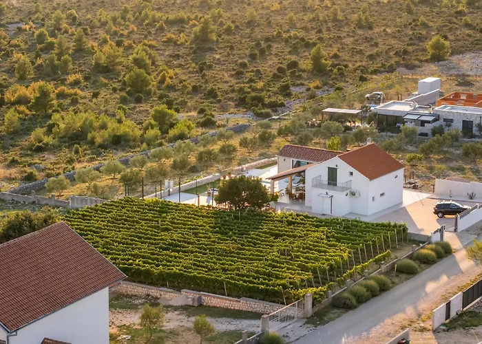 Lovely In Krkovic בית נופש *