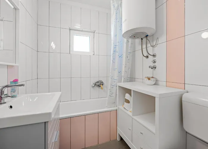 Lovely In Krkovic בית נופש *